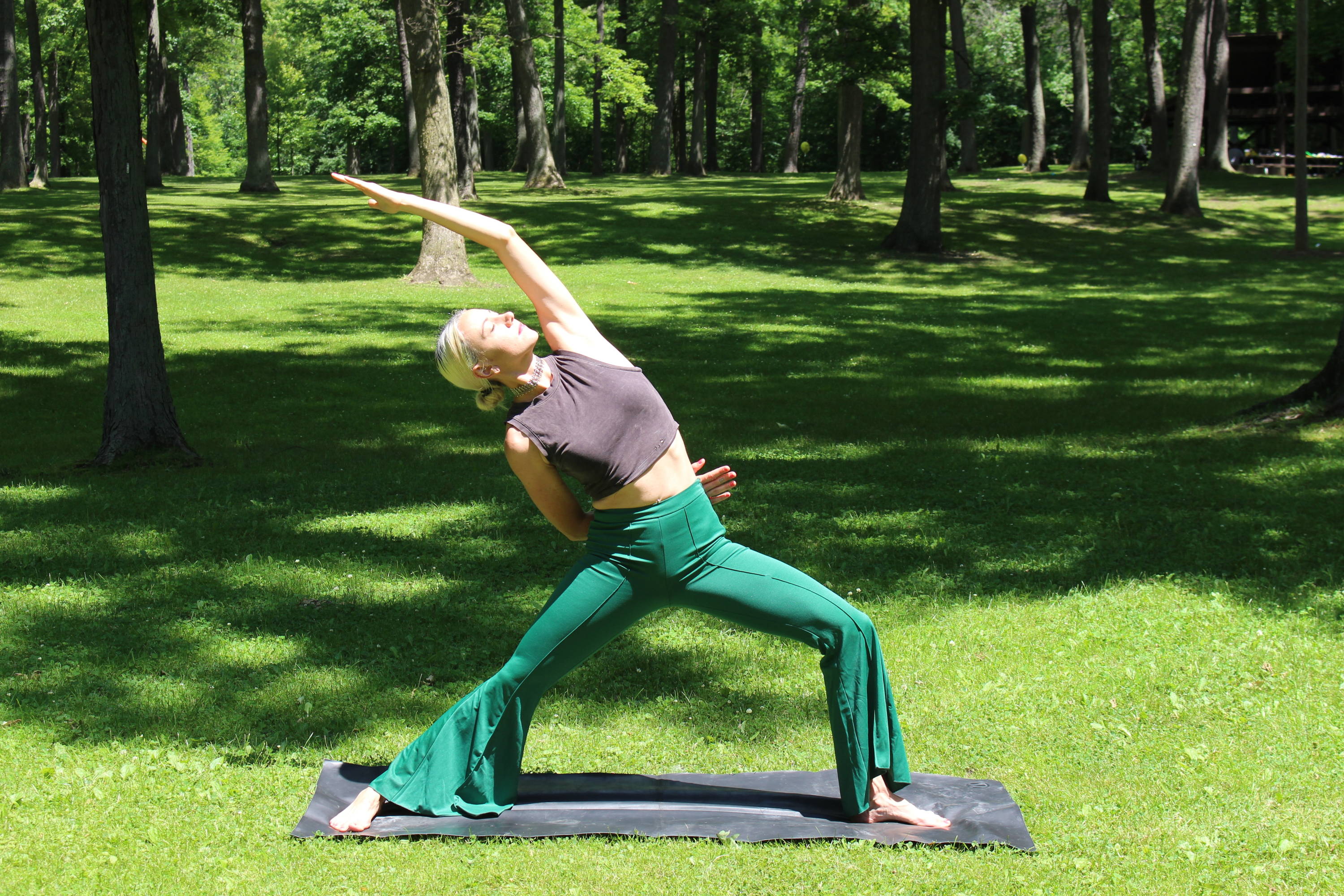 El papel de los saludos al sol en tu Vinyasa Flow l Mukha Yoga