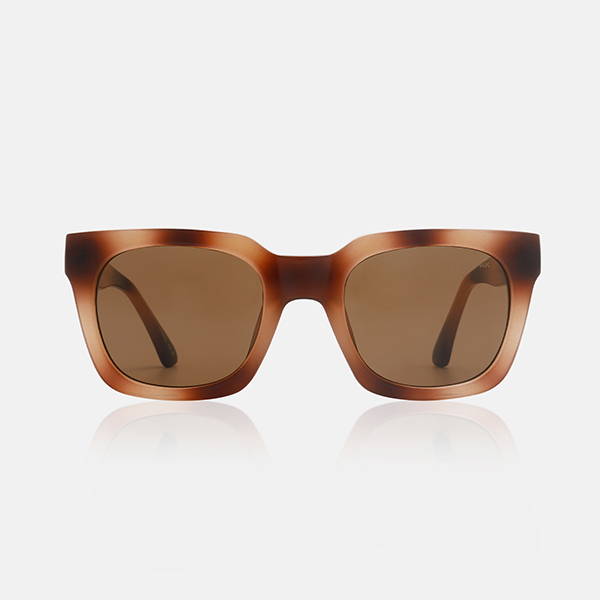 A product image of the A.Kjaerbede Nancy sunglasses in Demi Brown.