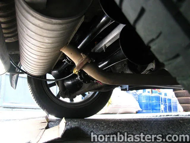 Two black train horns brass solenoid valve air lines undercarriage Raymond's 2004 RAV4 844K gallery photo 4