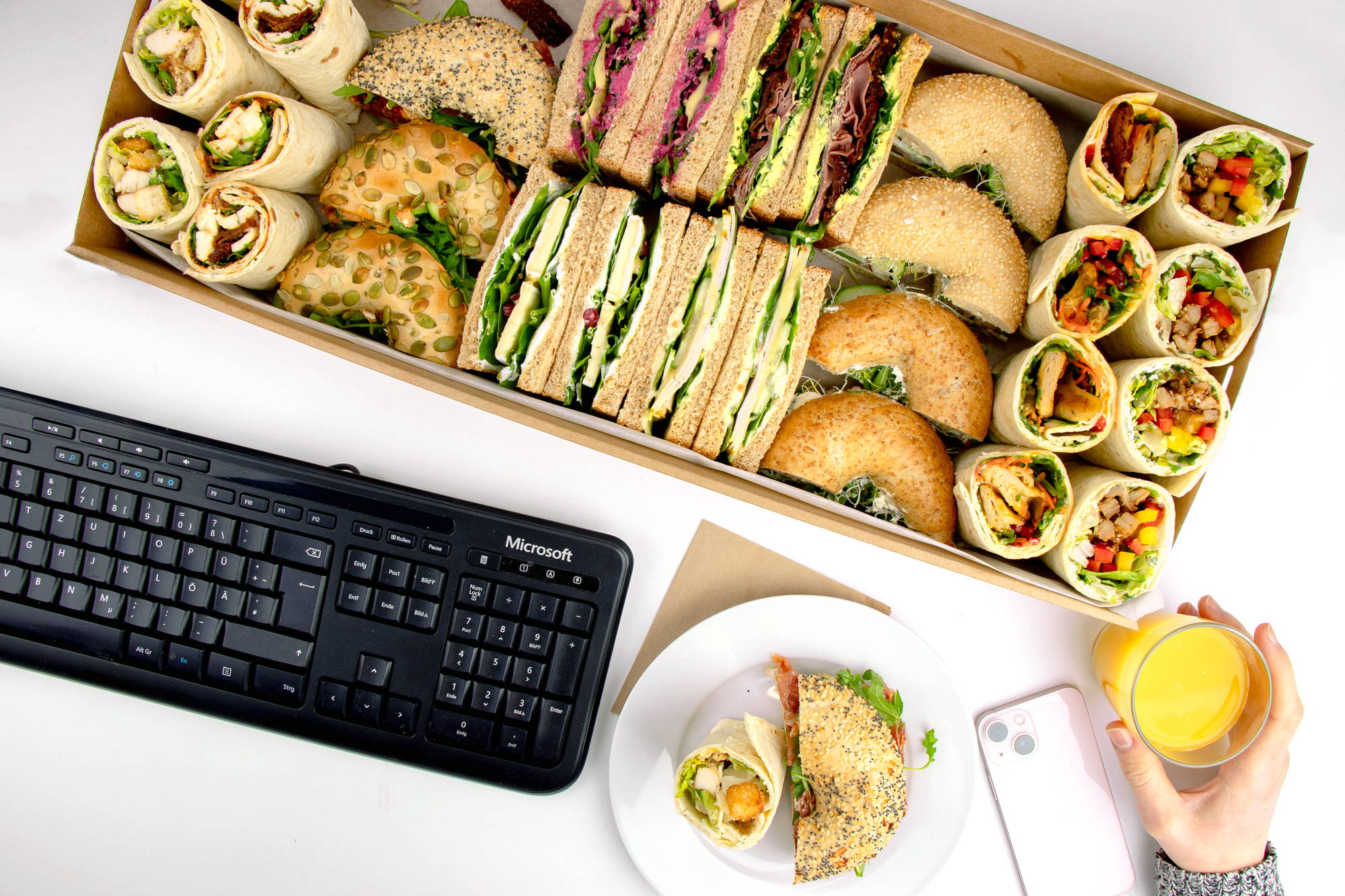 Große Lunchboxen mit vielfältiger Auswahl von Nimmersatt Catering
