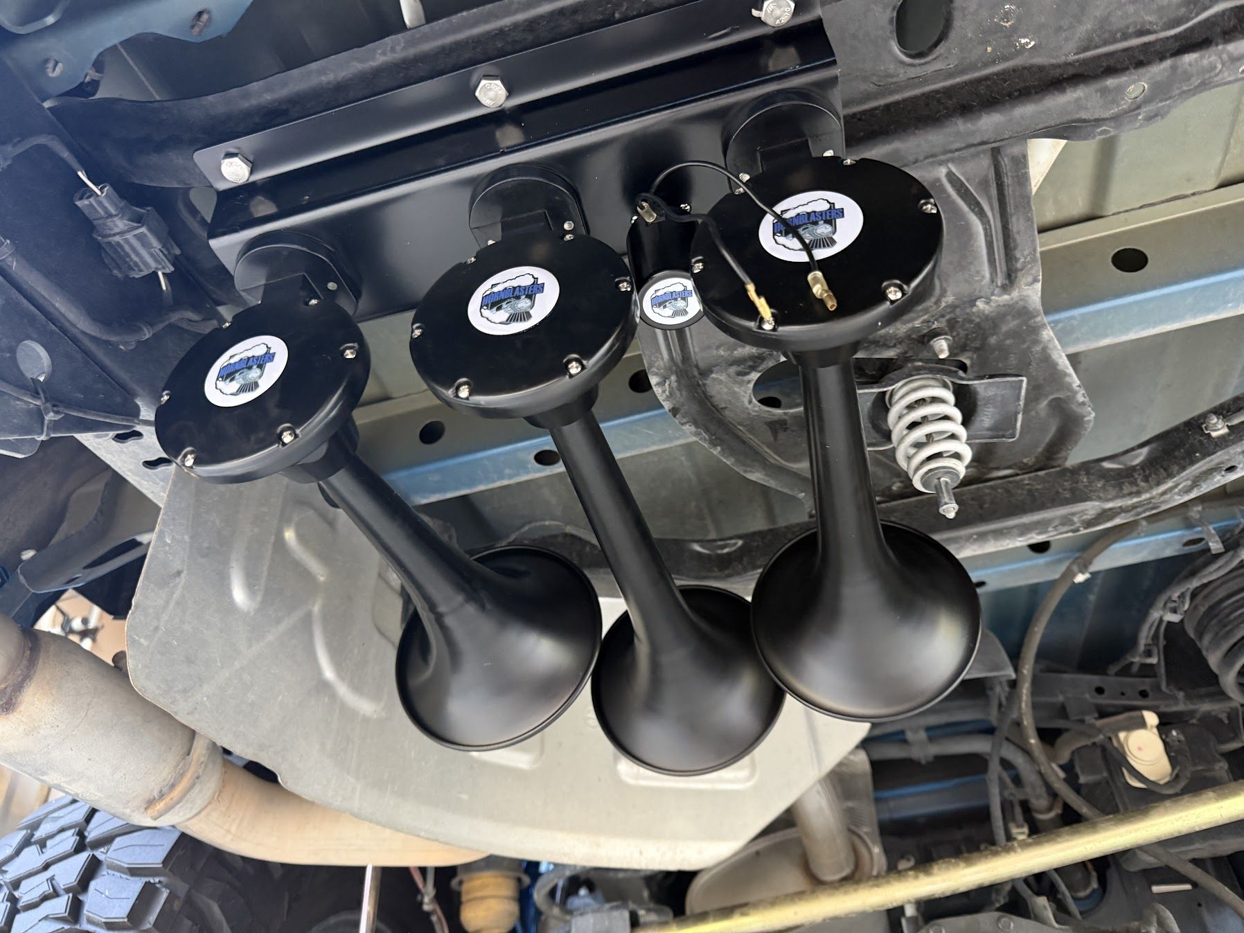 Chadd's 2024 Jeep Gladiator Train Horn Install with Flatlaw 3-Liter Horn Kit