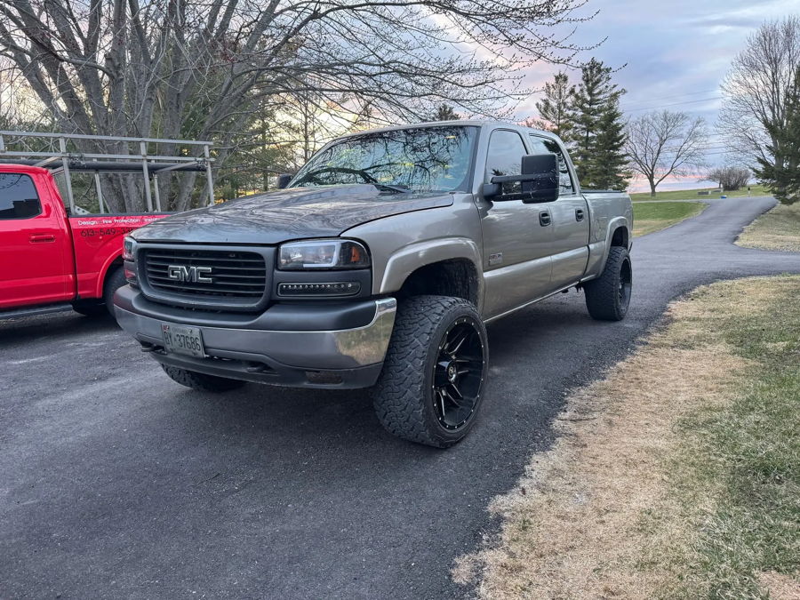 Jordan's 2001 GMC Sierra 1500HD with Outlaw 228H Train Horn Kit Dixie Horn and 100 watt public address overview photo 1