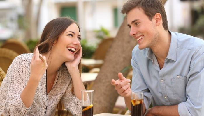 Couple on date at outdoor restaurant