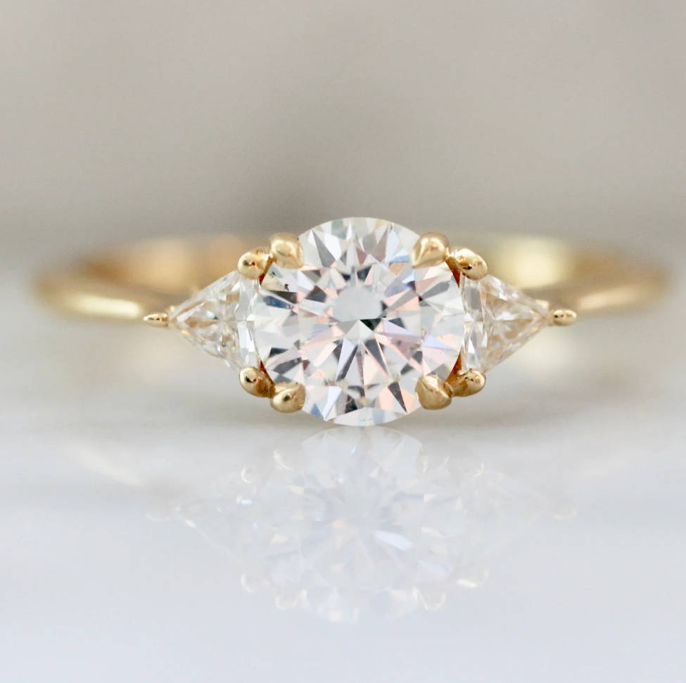 round brilliant 3 stone diamond ring
