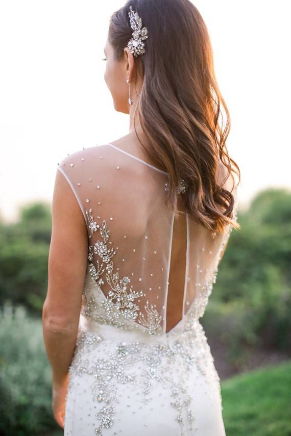 Bride with loose wavy hair