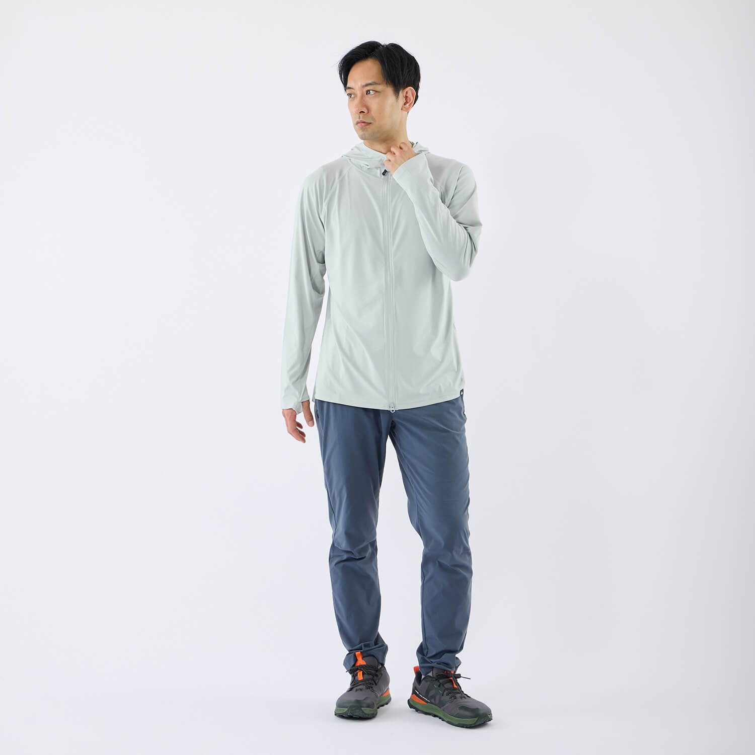 モデル 178cm　着用サイズ：L　着用カラー：ライトグレー