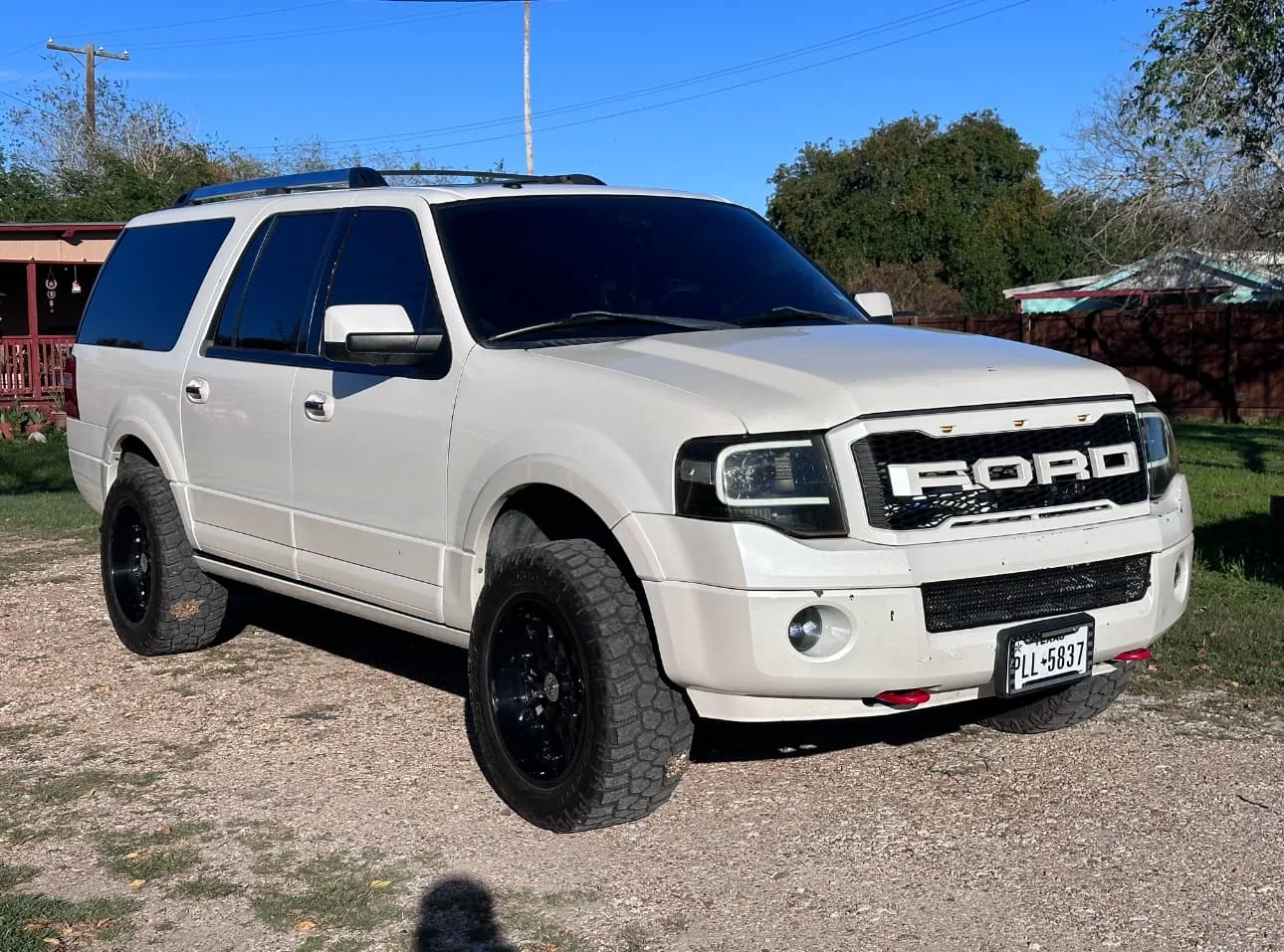 Arturo's 2010 Ford Expedition with Shocker S6 544K Train Horn Kit train horn install exterior photo 1