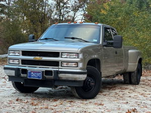 Matthew's 1998 Chevy C3500 equipped with HornBlasters Flatlaw 127H Train Horn Kit