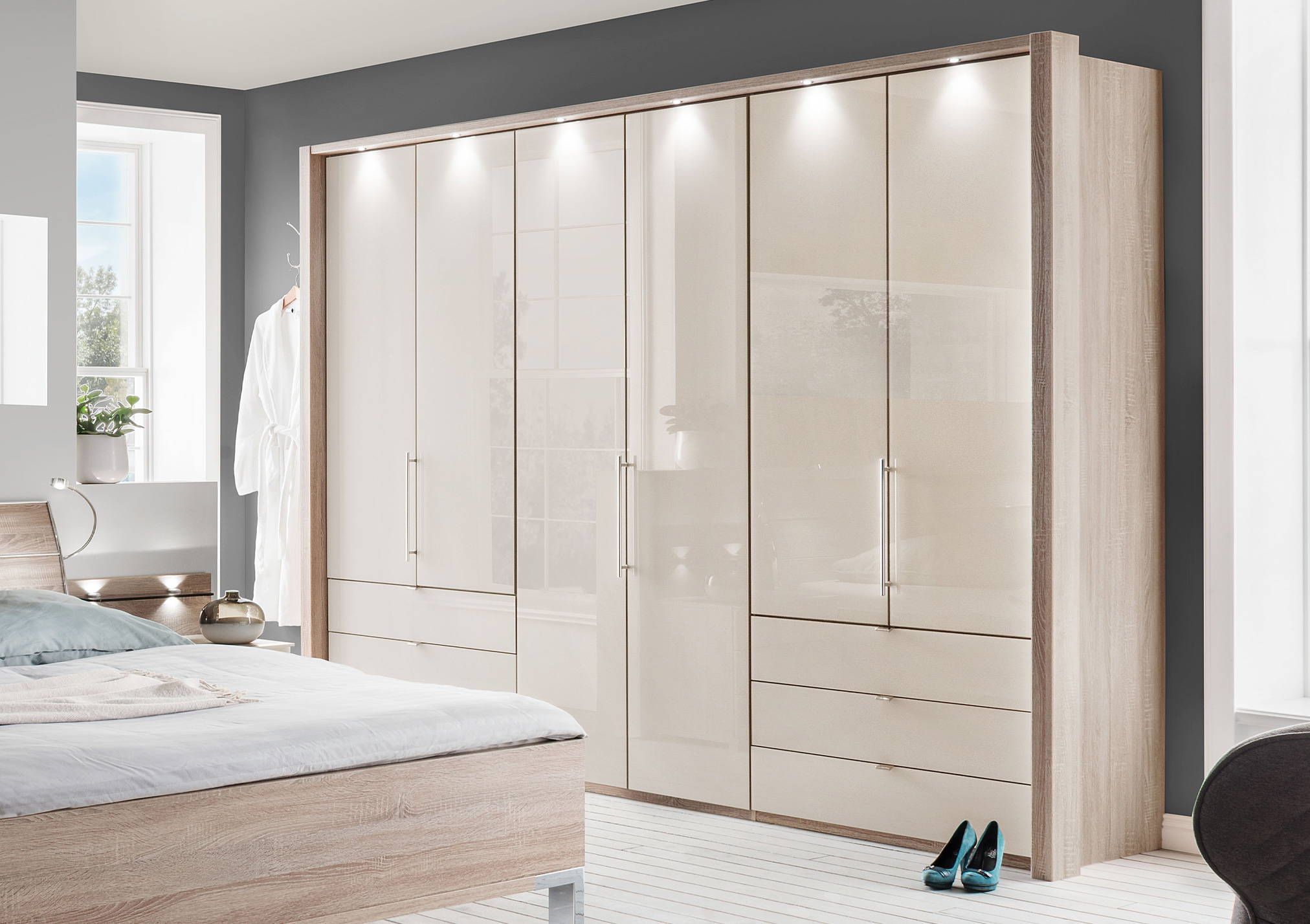 6 Door Wardrobes - Fab Storage For Your Designer Bedroom