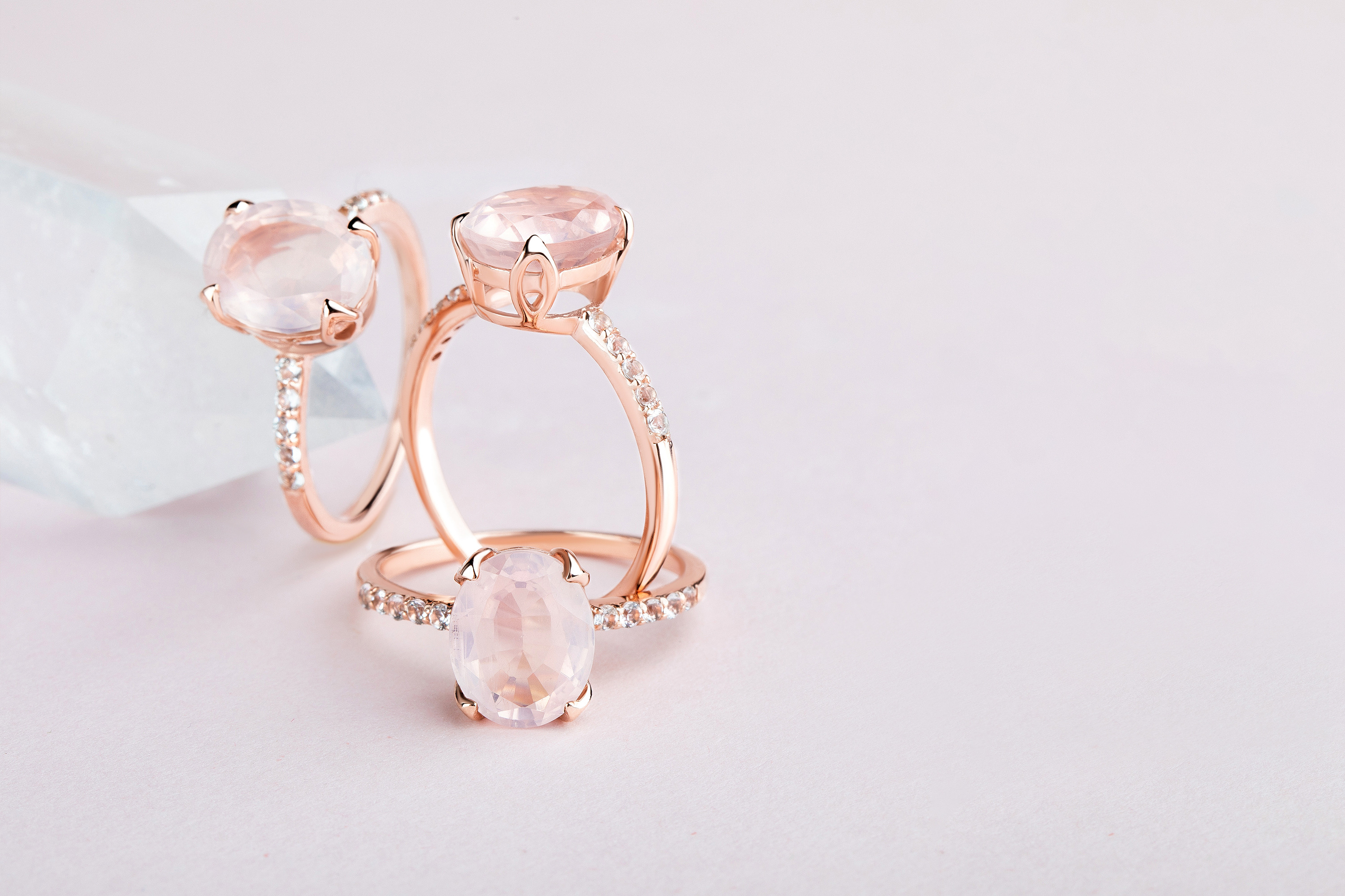 The Rose Quartz Ring Harlow in 14kt Rose Gold Vermeil are shown in different angles.