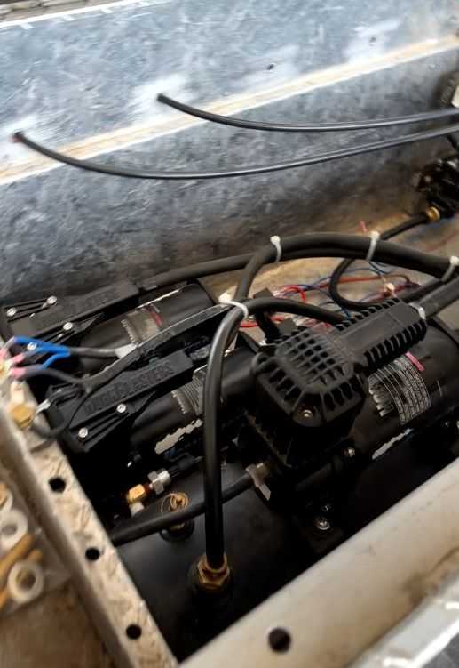 Kayden’s 1996 Ford F350 with Conductor’s Special 228H + 9 Shocker XL Horns