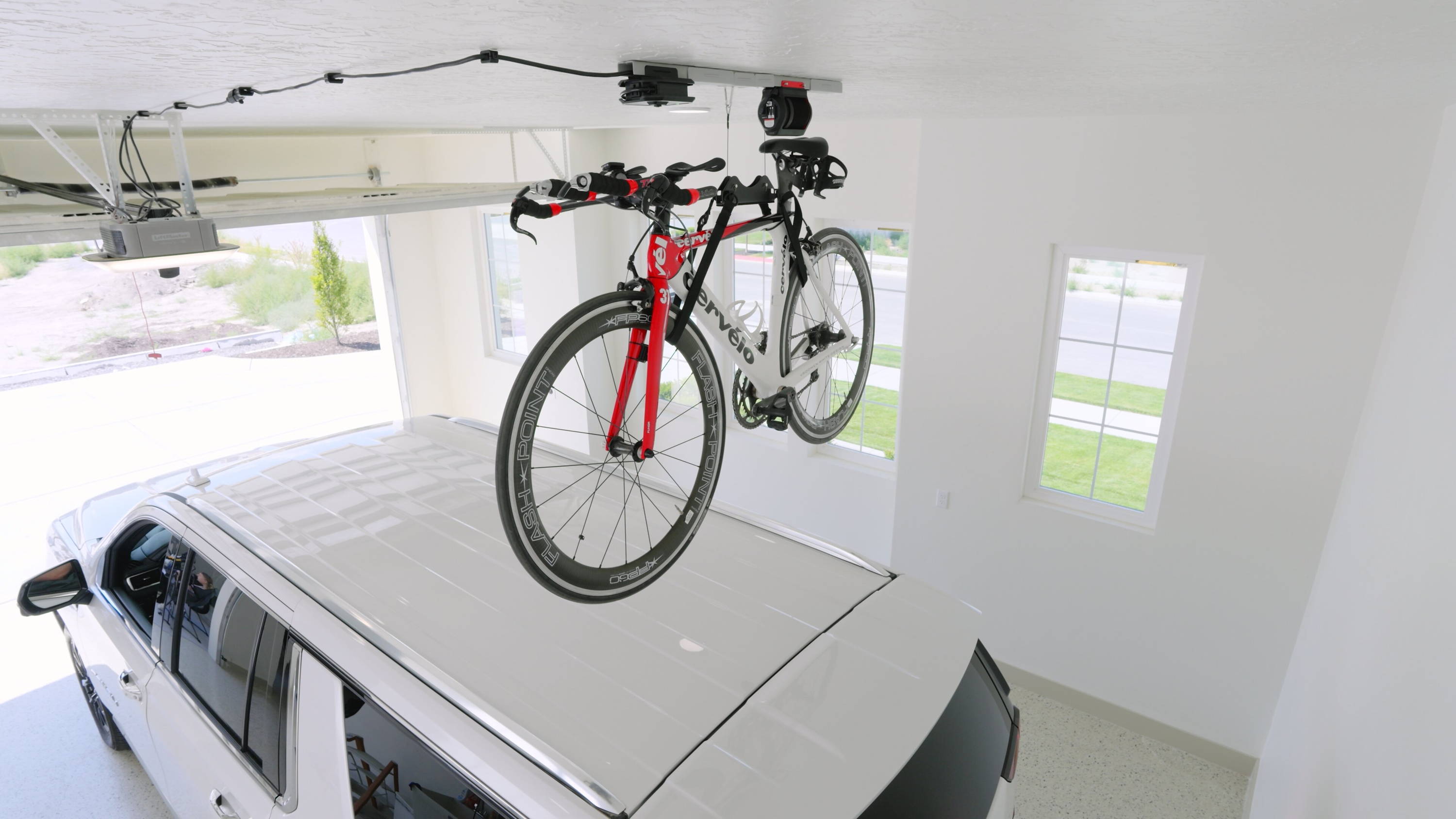 SmarterHome Single-Bike Lifter Bike Storage Solution