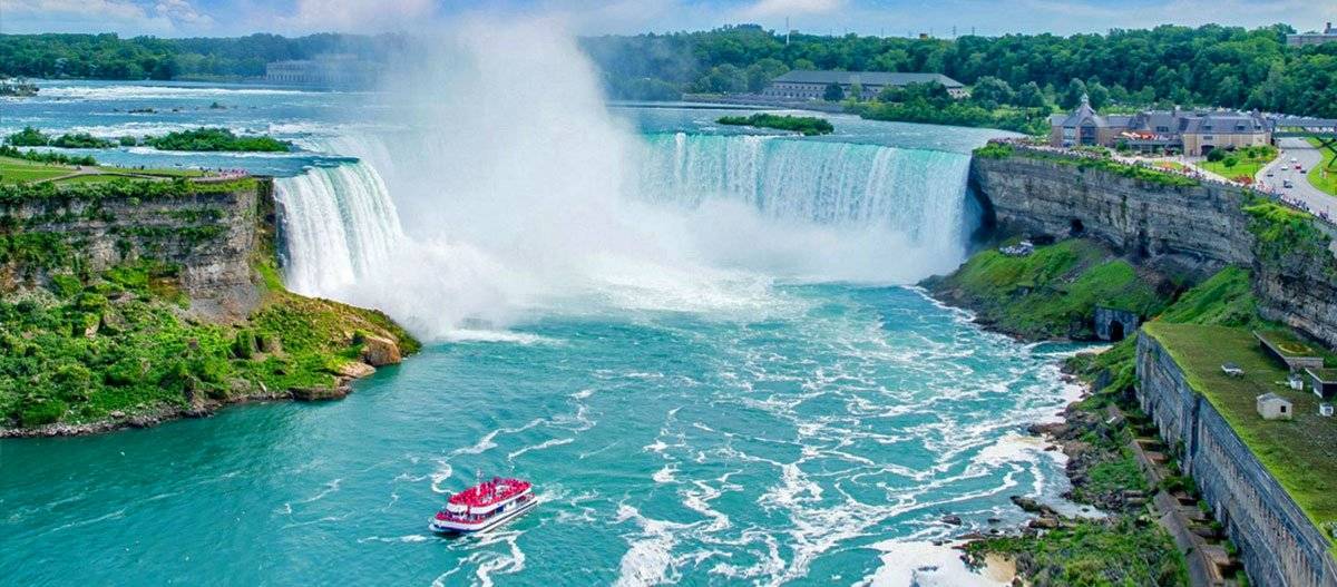 Road trip in Canada - Niagara Falls Hornblower Cruise