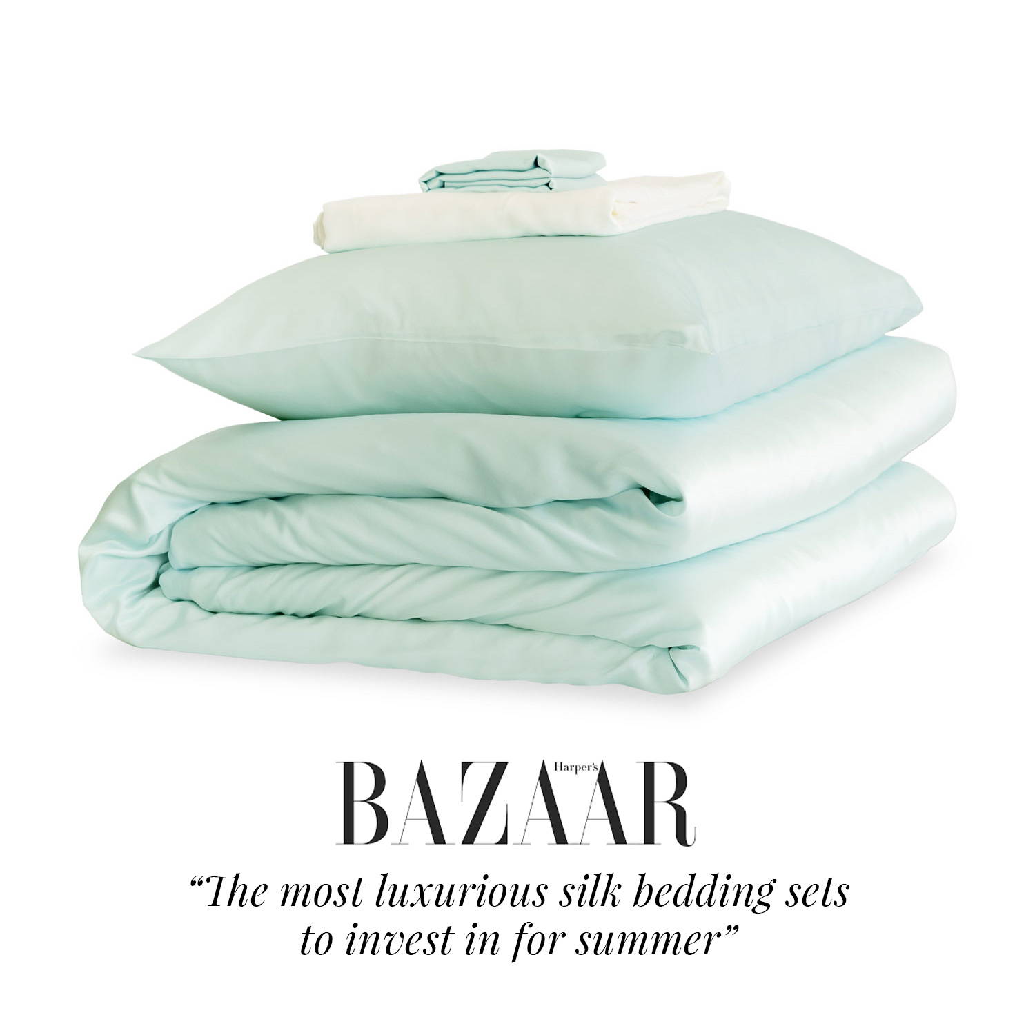 Juego de sábanas de seda de color verde azulado de Mayfairsilk con una cita de Harper's Bazaar: los juegos de cama de seda más lujosos en los que invertir para el verano