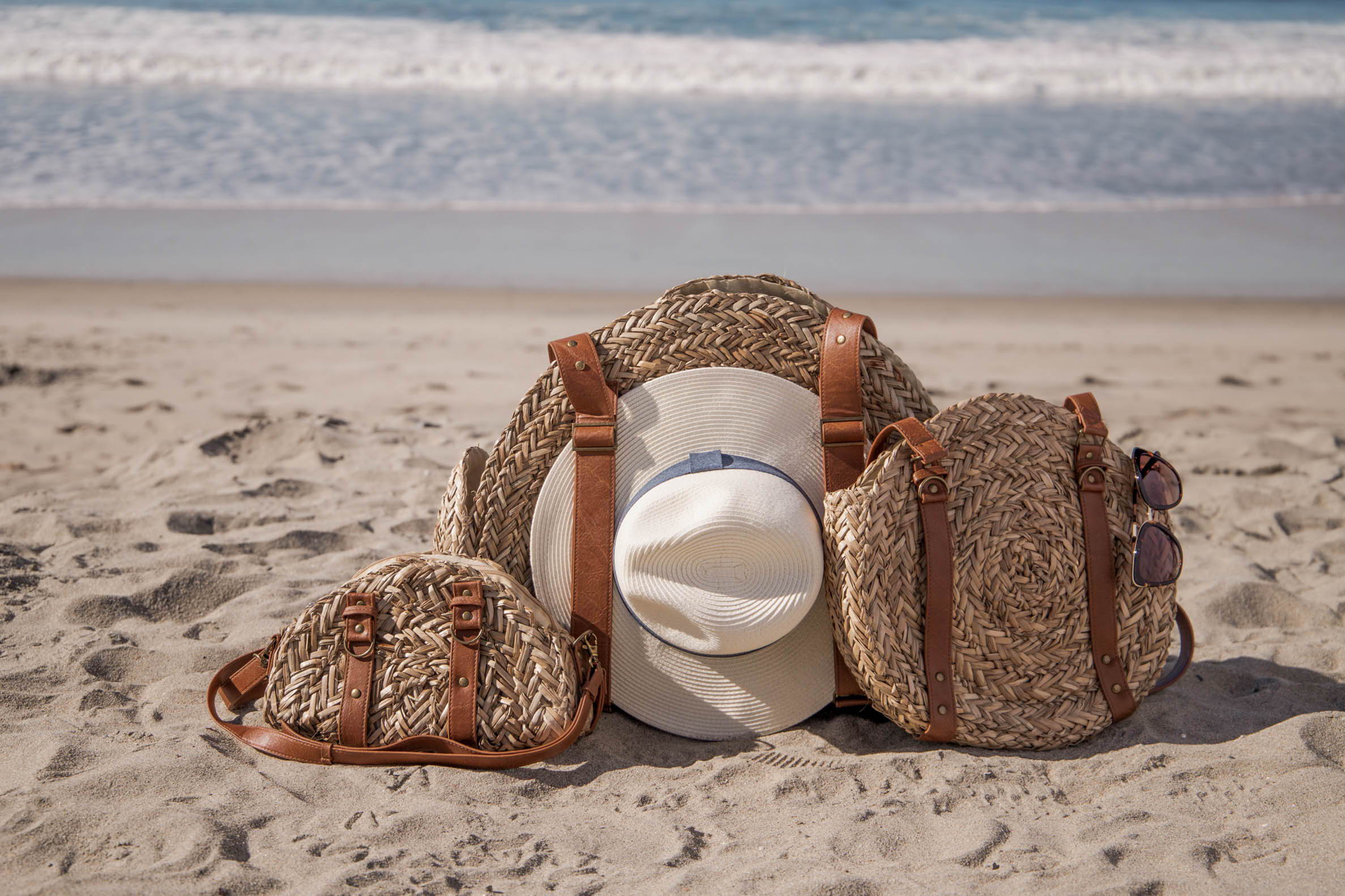 Source 2022 Round Macrame Straw Beach Bag Women Vintage Boho Rattan Summer  Vacation Sling Bags on m.