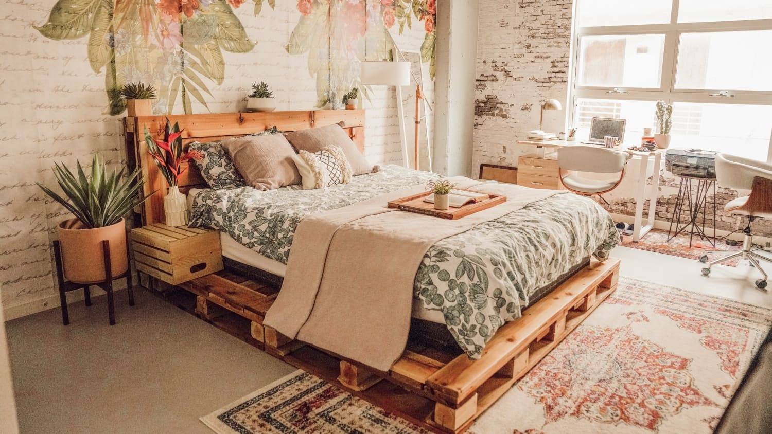 bed frame made from pallets