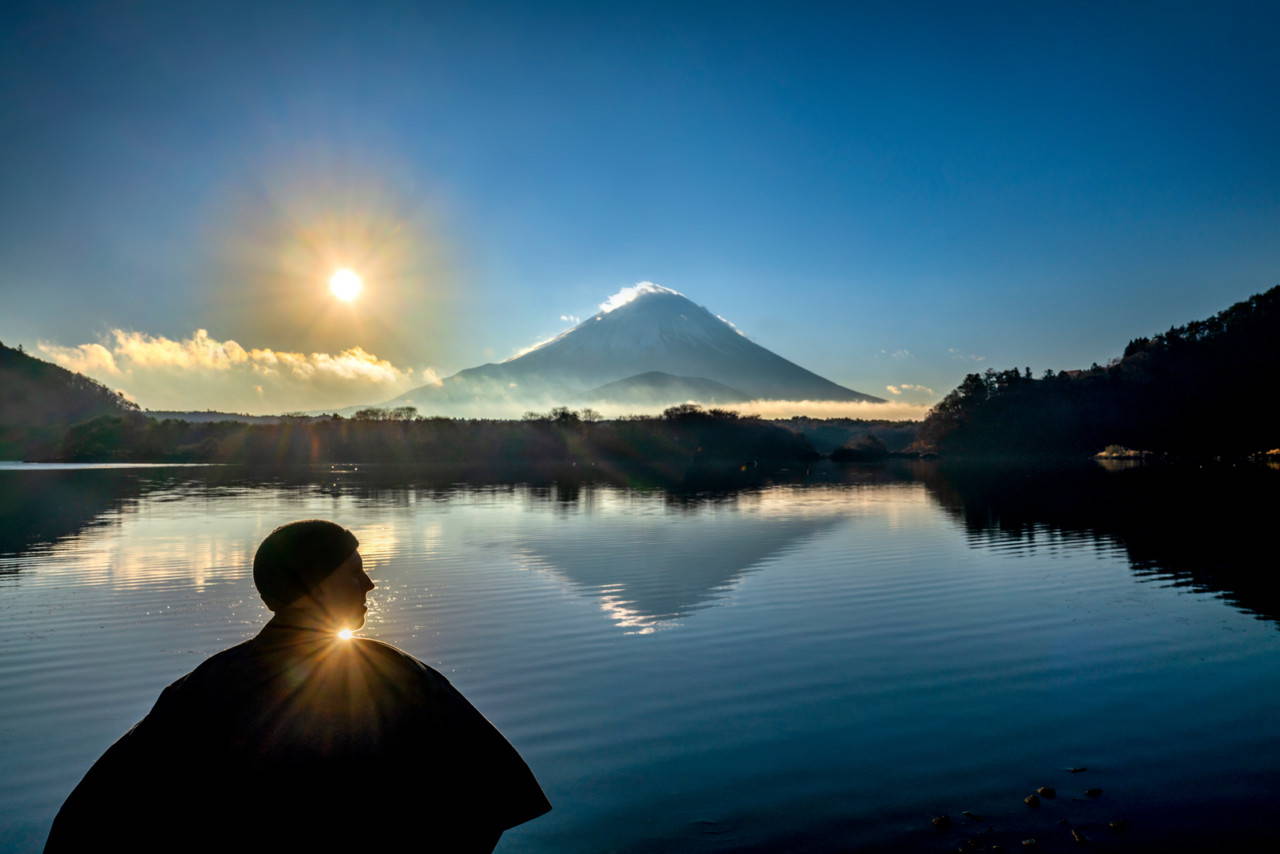 Steve McCurry – Sun cycle on Mount Fuji