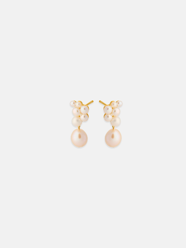 A product image of Pernille Corydon's pearl Ocean Treasure Earsticks.