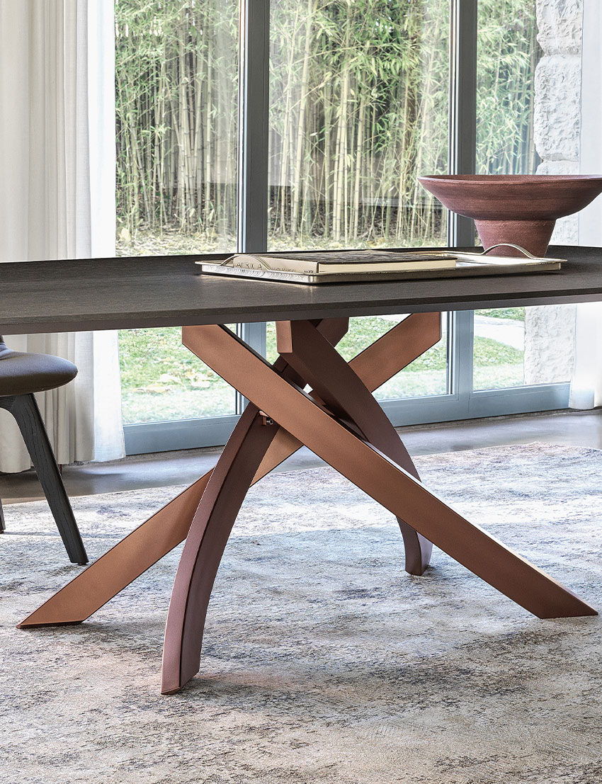 Italian luxury dining table the Artistico, made from hand picked steel in Italy