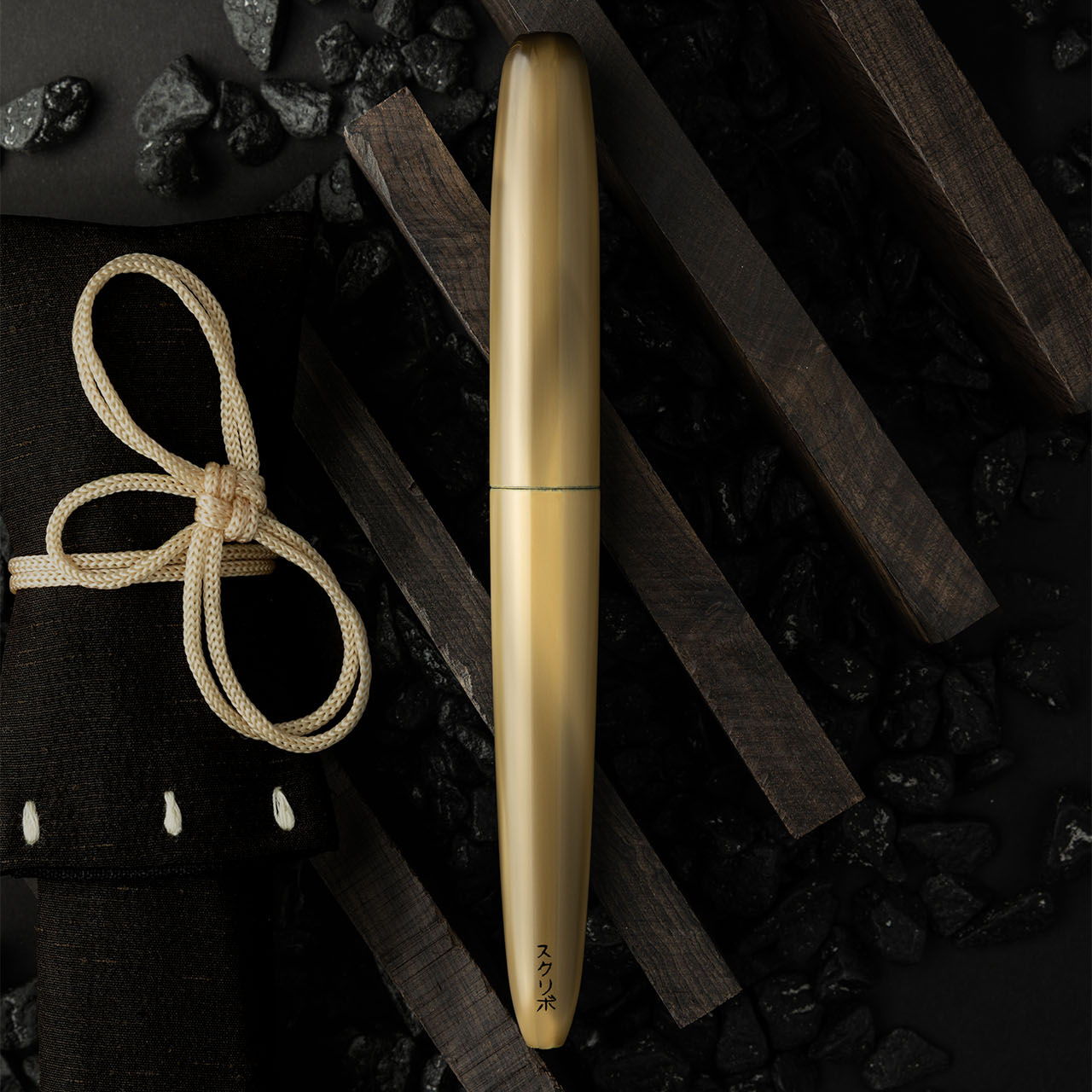 Scribo Piuma Hane Murakumo Fountain Pen Closed and Pouch