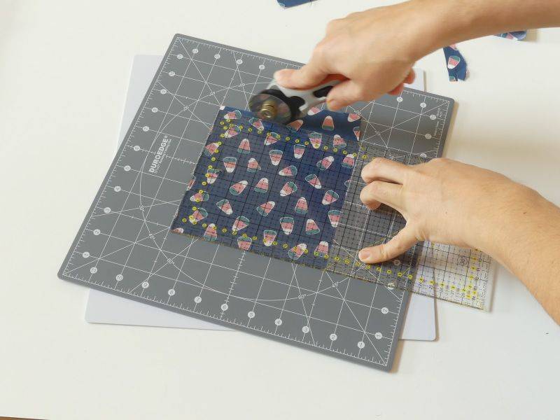 Madam Sew Self Healing Cutting Mat, 12x12 Rotating Cutting Mat for  Quilting, Sew