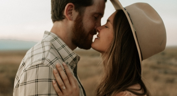 Erin and Conor going for a kiss