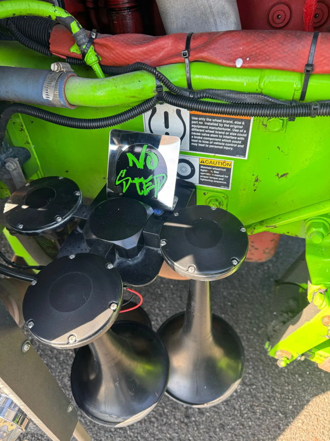 Glen's 2023 Kenworth W900 Truck Train Horn Install with Outlaw