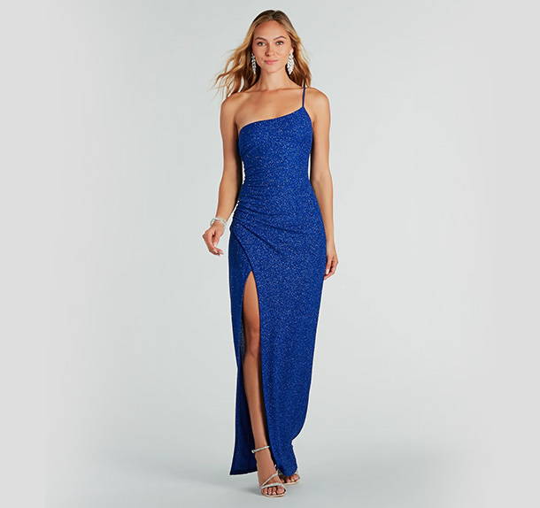 Find stunning Blue Prom Dresses online or in-store at Windsor including long, mid-length, and short styles, a variety of fabrics like glitter, sequin, or satin that instantly elevate your look, and royal blue, navy blue, and light or dark blue gowns for prom!