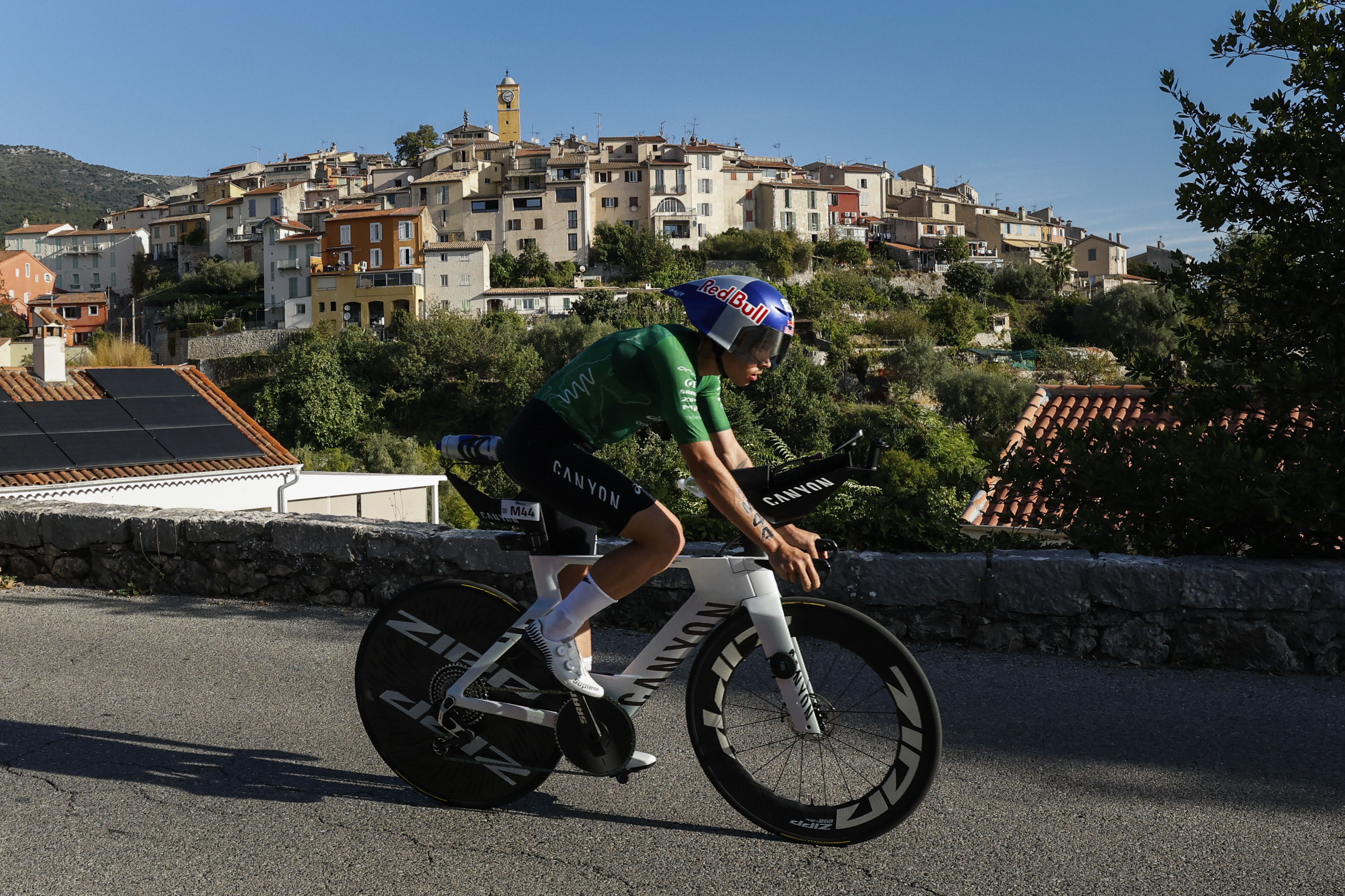 Hayden Wilde aus Neuseeland auf der Radstrecke des Männer-Rennens der IRONMAN-70.3-Weltmeisterschaft.