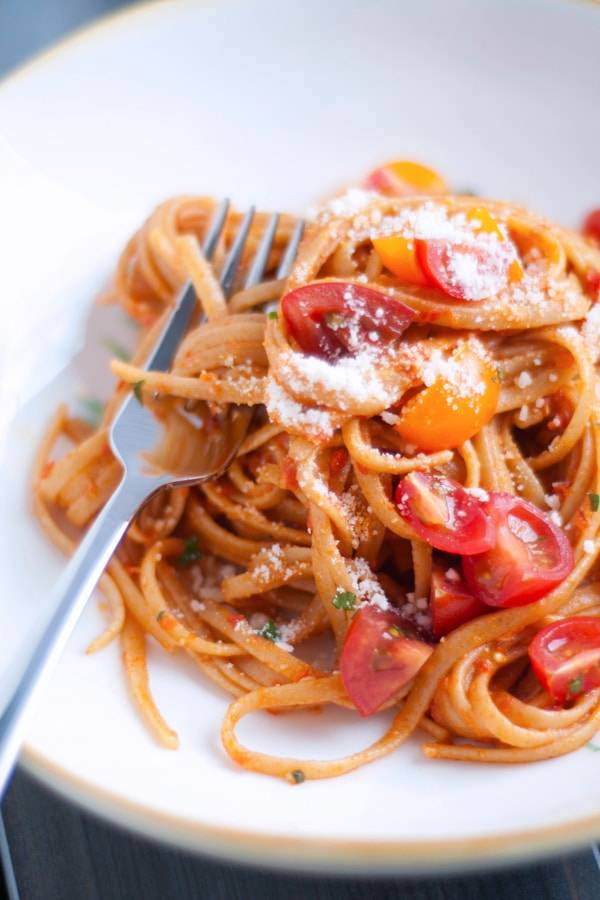 Linguine with Fresh Tomatoes and Sun-Dried Tomato Pesto