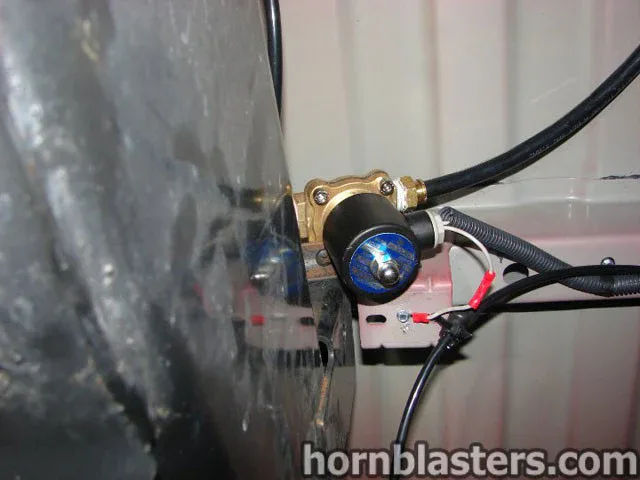 Compressor or tank setup detail on Tara's Dodge Ram 3500 photo 6
