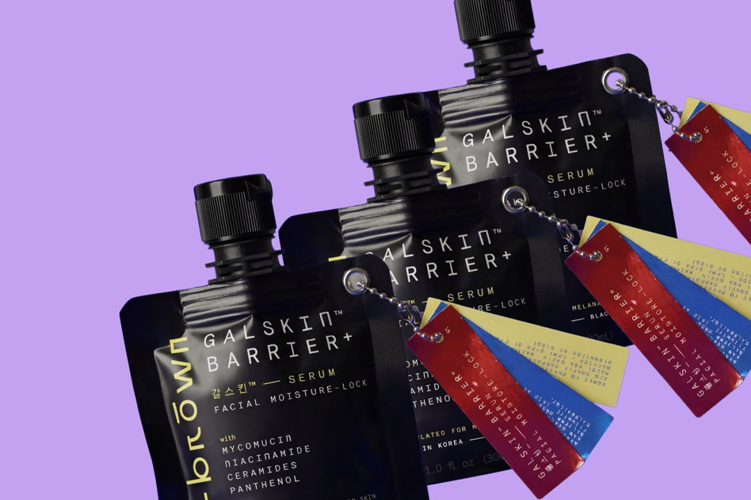 Three black product pouches with colorful tags on a purple background.