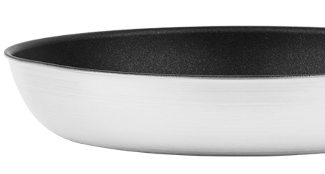 The Misen Nonstick Pan comes with three layers of nonstick coating.