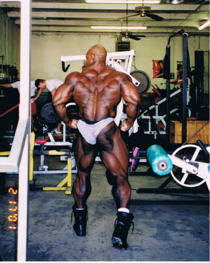 Ronnie Coleman rare photos 2 weeks out from the arnold classic 2001