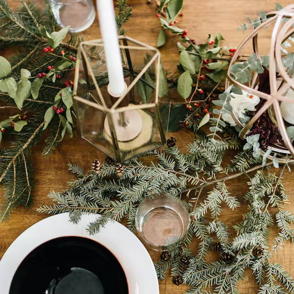 christmas garland tablescape