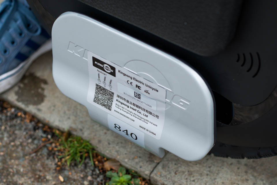 Kingsong KS16S Review footplates footpeg raised sticker