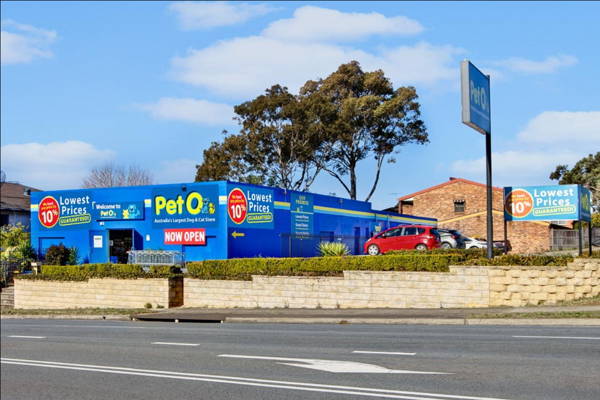 Exterior view of a PetO pet store in Beverly Hills, Sydney