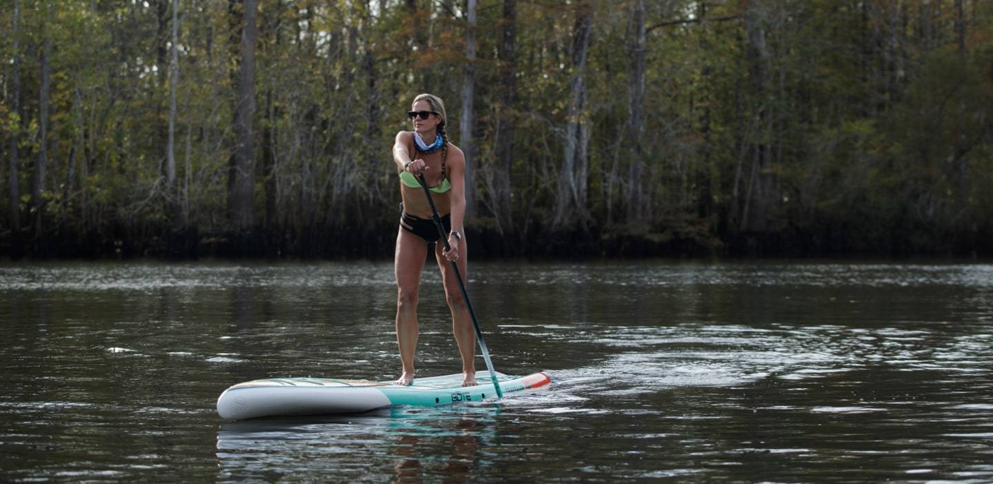 Woman paddling her Traveller Classic Teak