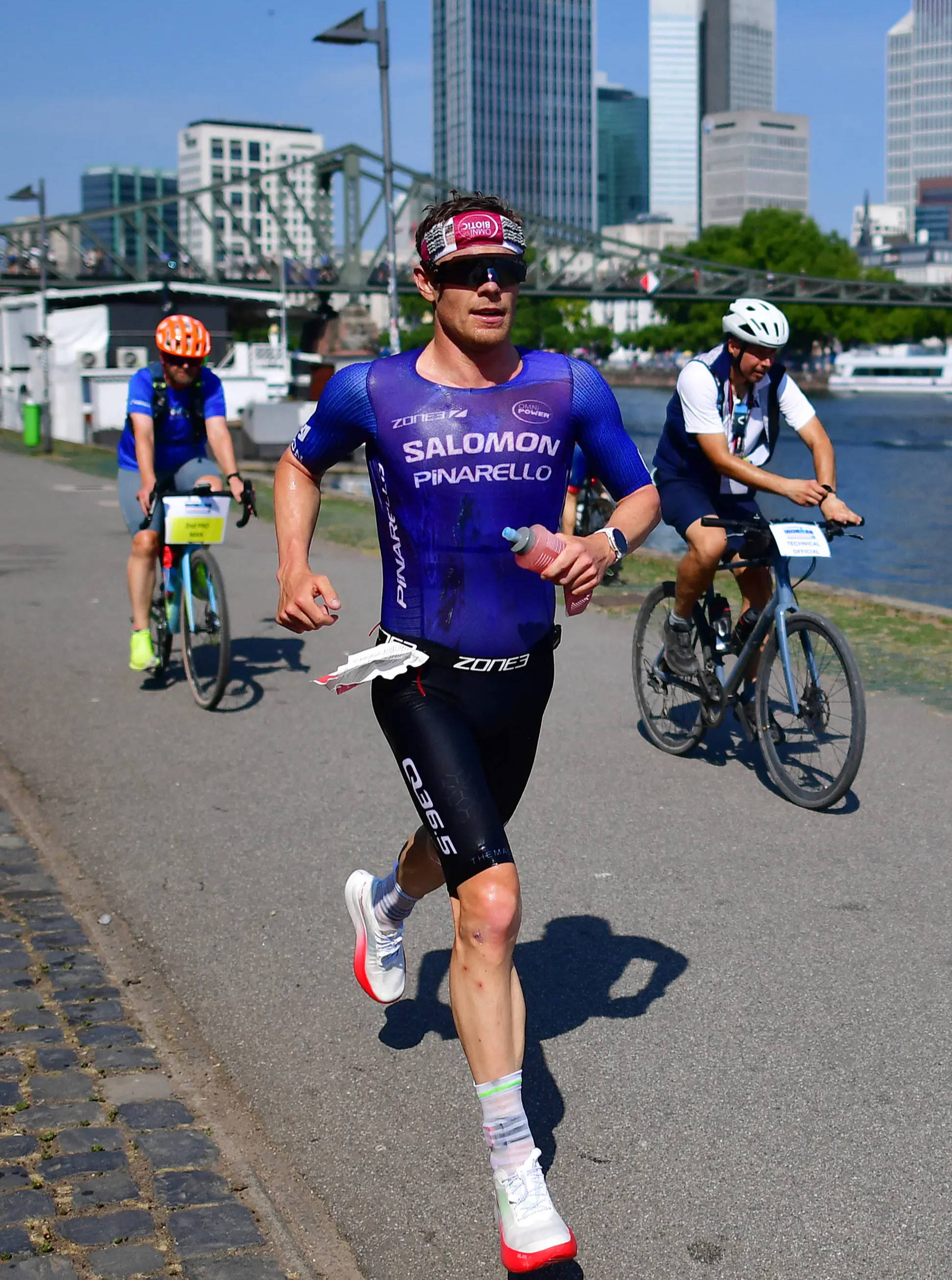 Der spätere Sieger Casper Stornes (Norwegen) auf der Laufstrecke beim Profirennen der Männer im Rahmen der IRONMAN European Championship in Frankfurt am Main.