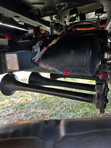 Air tank and horn mounted under Ford F150