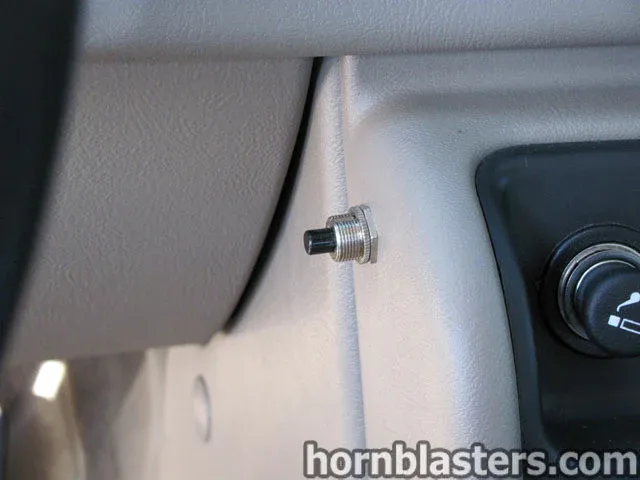 Air compressor tank valves and plumbing Shocker XL onboard air system on 2005 Silverado photo 7