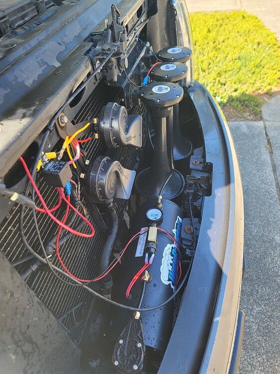2011 Ford F-150 Flatlaw train horn grille install
