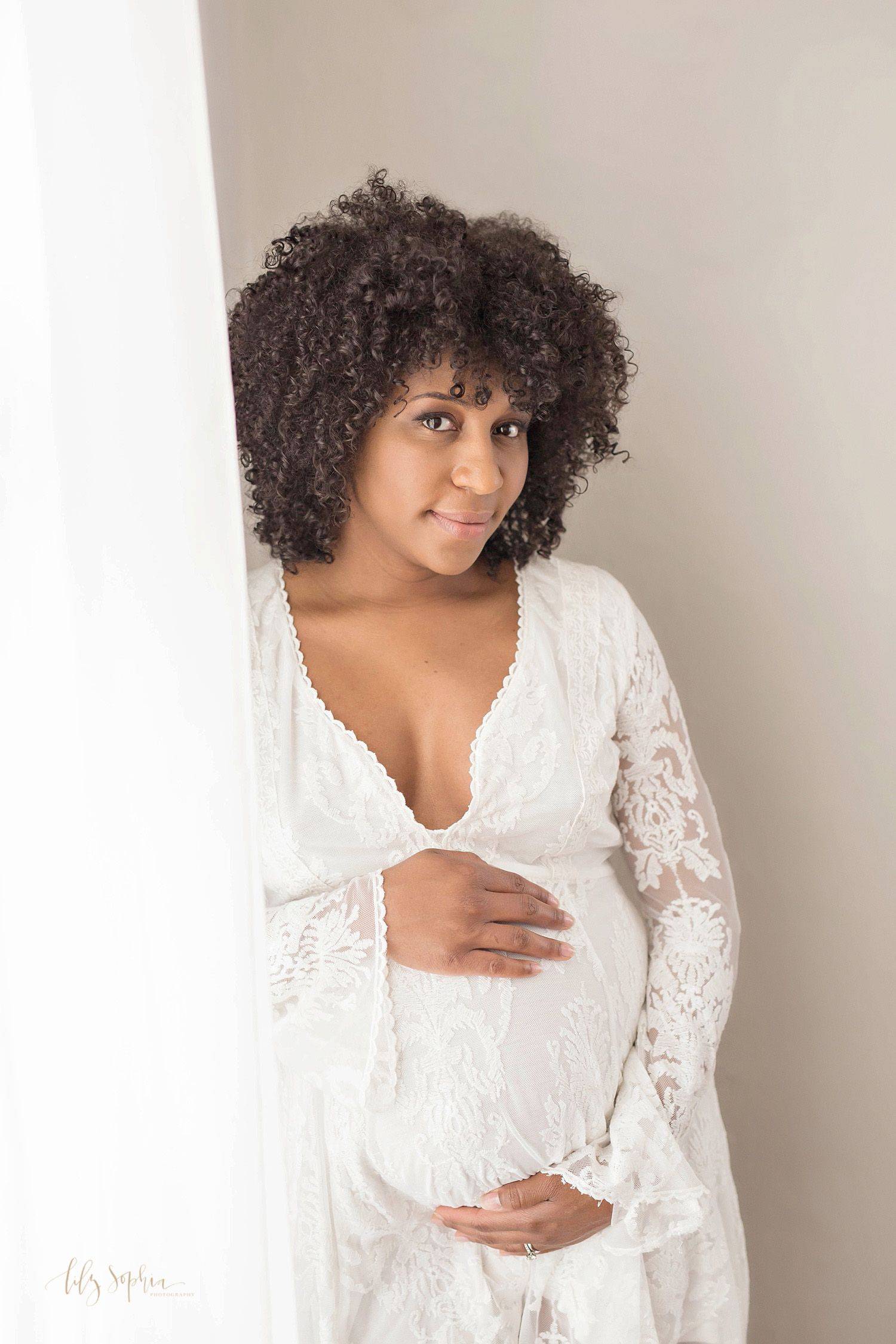pregnant lady with natural hair