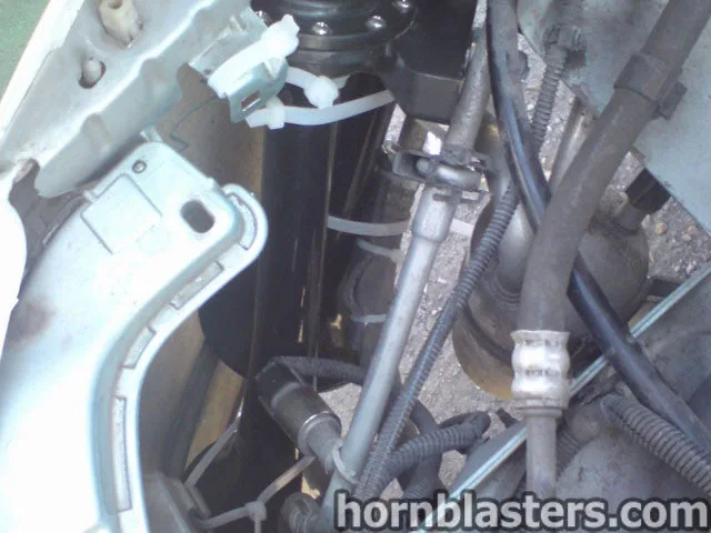 Close-up of Shocker XL horn bells and brackets on Zsolt's Ford Focus HornBlasters gallery photo 9