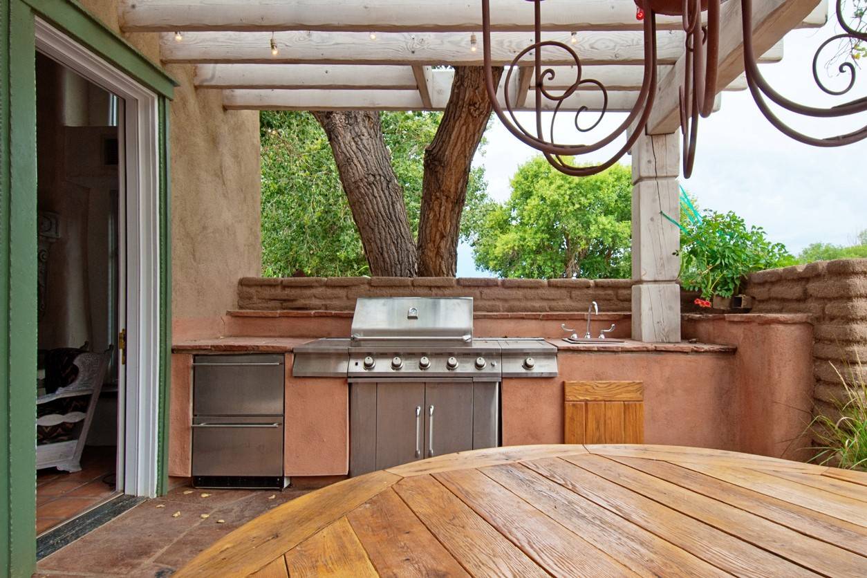 10 Best Outdoor Kitchen Ideas & Designs
                                                