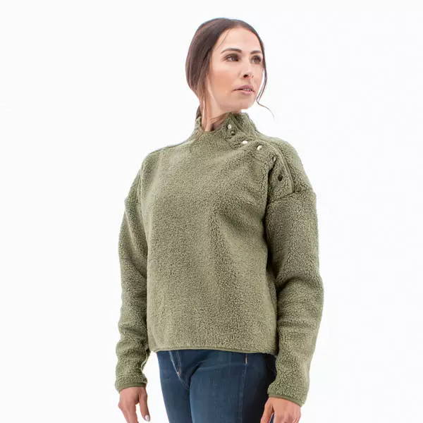 Detail view of Stratus Pullover in green.
