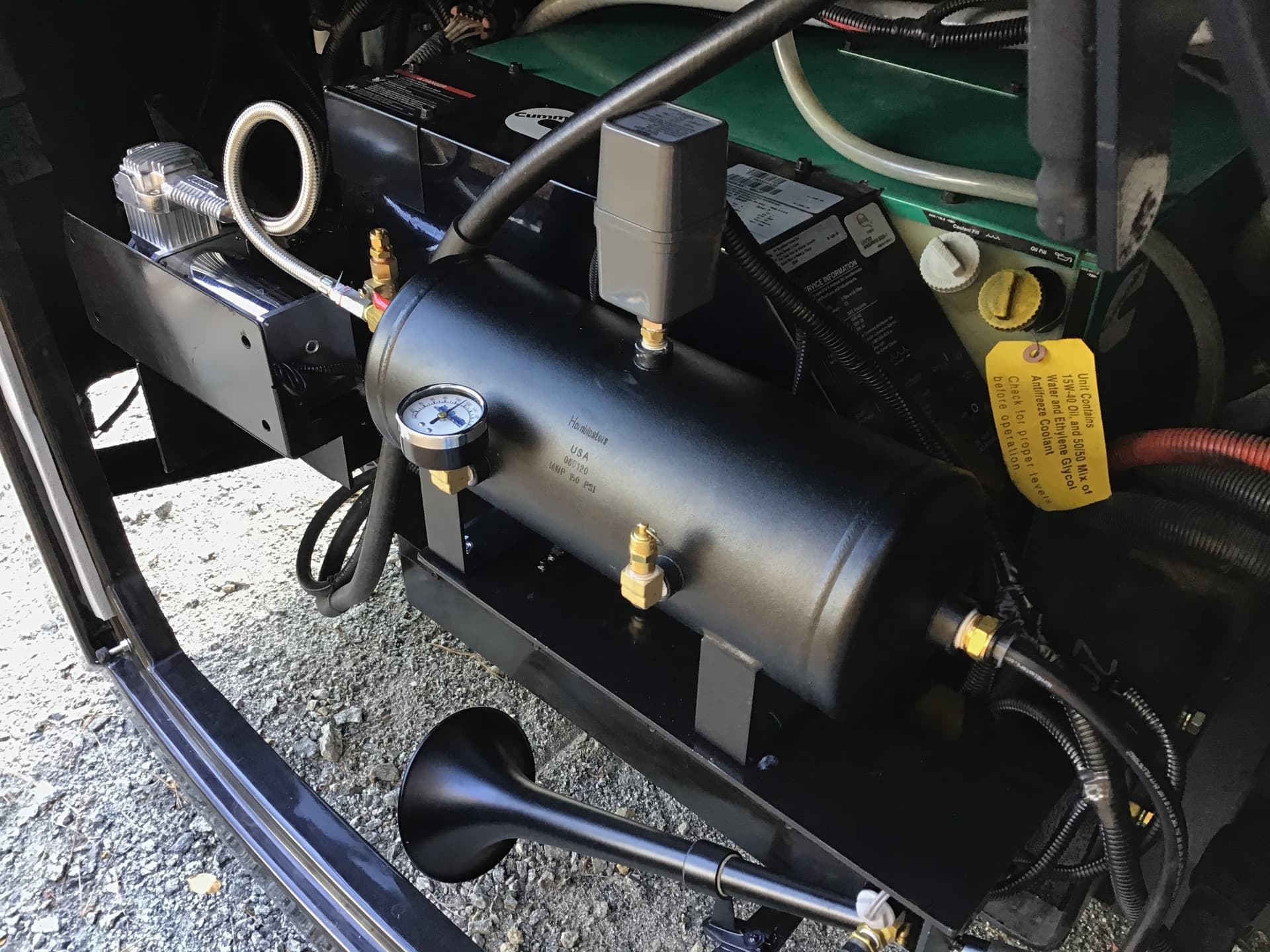 Chuck's 2019 Thor Motor Coach Palazzo 37.4 RV Train Horn Install