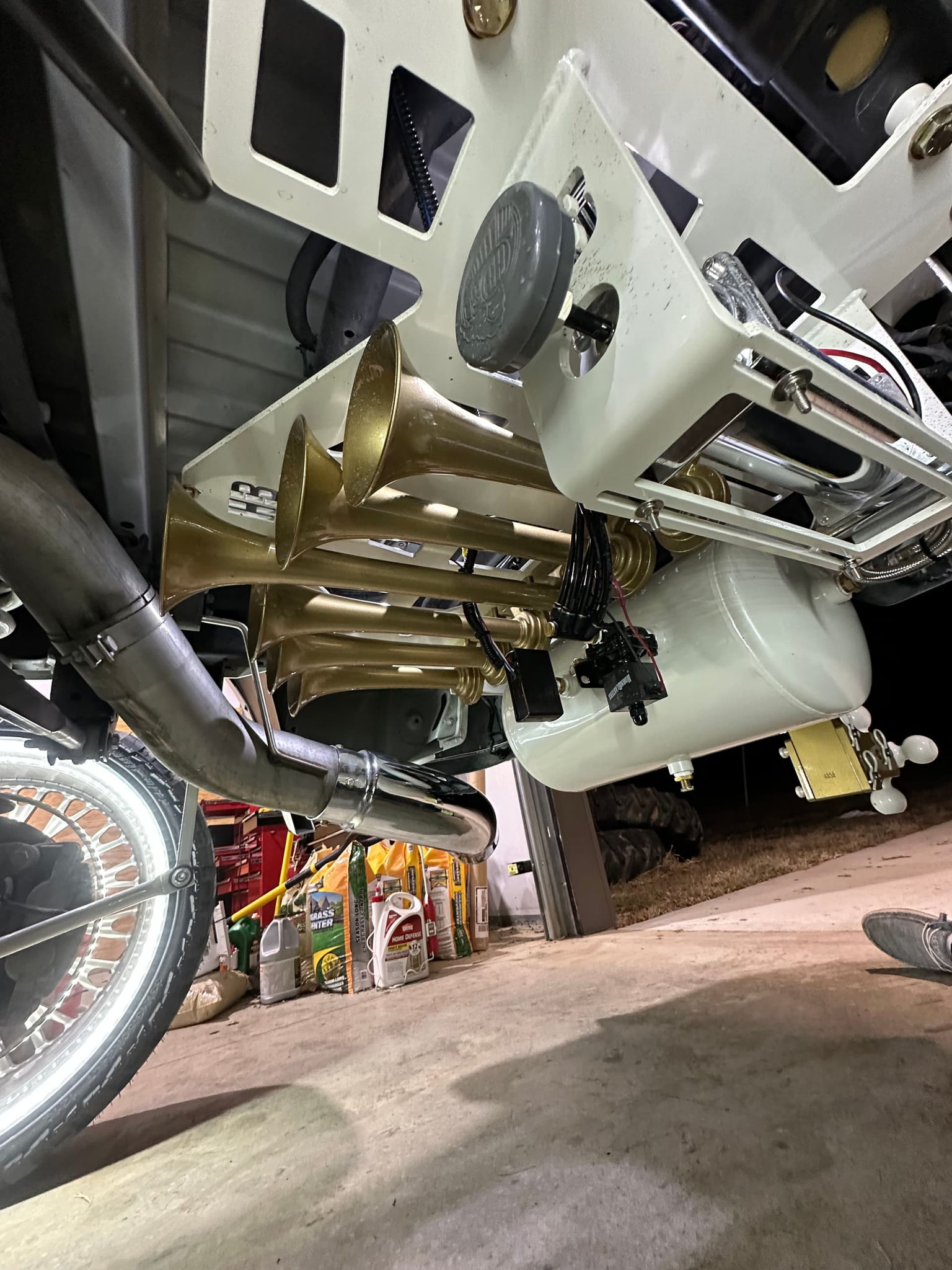 Adam's 2021 RAM 2500 limited Train Horn Install