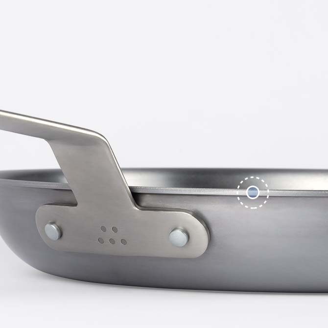 A Misen Carbon Steel Pan seen from the side, with its optimal side wall height indicated by a blue dot.