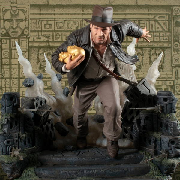 Raiders of the Lost Ark™ - Indiana Jones™ (Escape with Idol) Deluxe Gallery Diorama